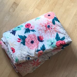 Beautiful floral comforter 🥰😍